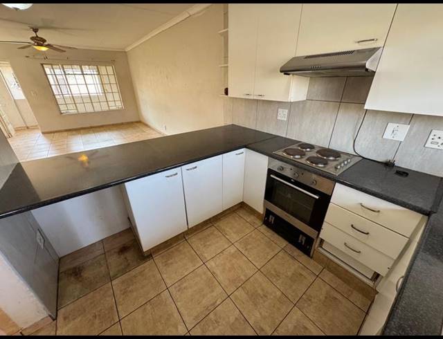 2 BEDROOM TOWNHOUSE FOR SALE IN FREEWAY PARK